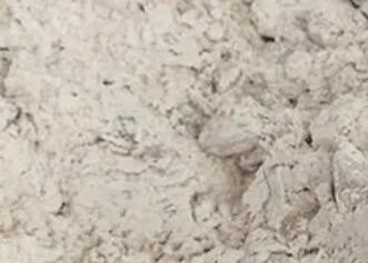 中頻爐在選擇爐襯耐火材料時(shí)，要注意什么？